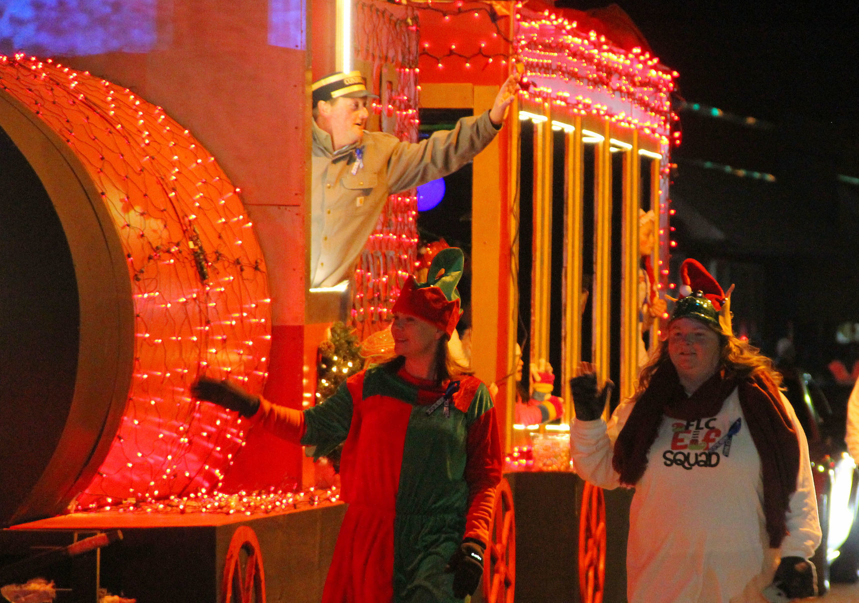 ict-2019-12-04-fulton-parade03.jpg